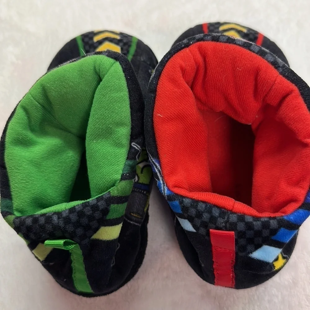 SG Footwear 2021 Nintendo Boys Super Mario Slippers Preowned Youth 13-1